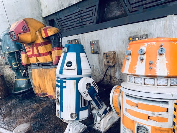 Droids outside the depot